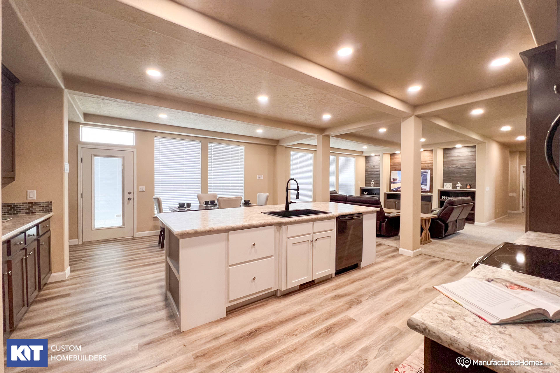 Grand Manor 60093 from